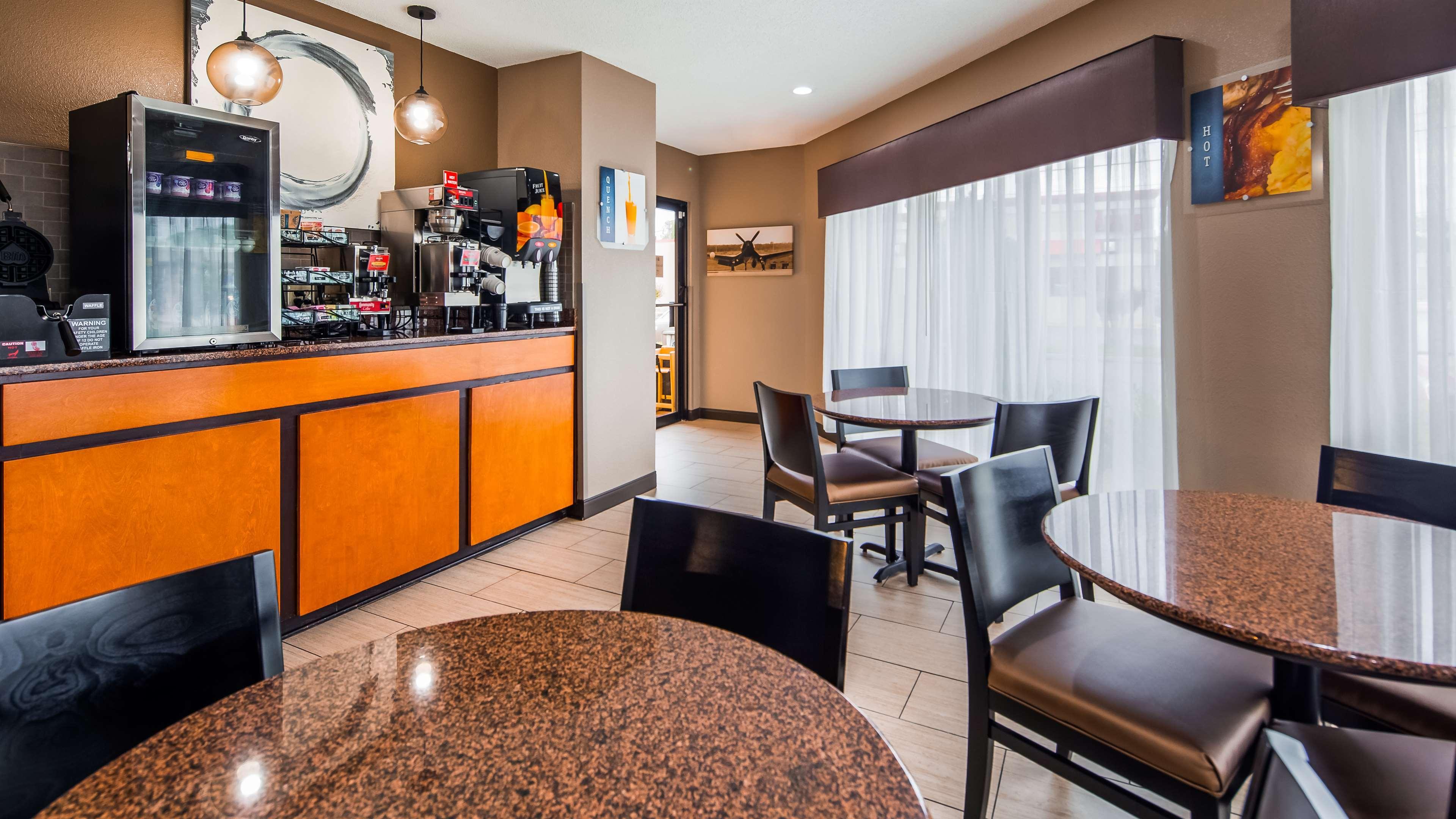 Best Western Airport Inn Pearl Exterior photo