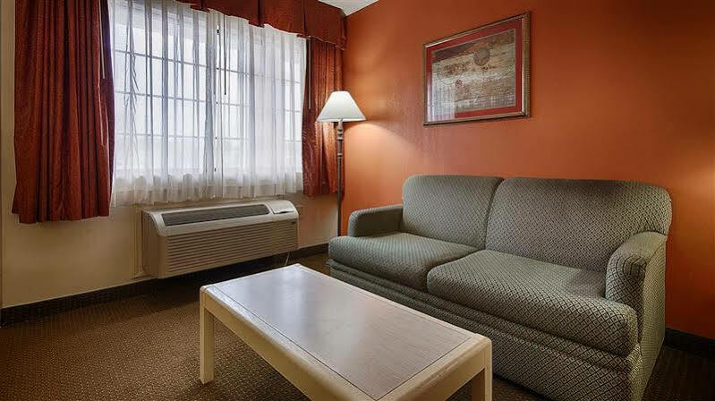 Best Western Airport Inn Pearl Exterior photo
